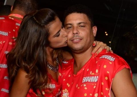  Apaixonado, Ronaldo leva nova namorada à Paris